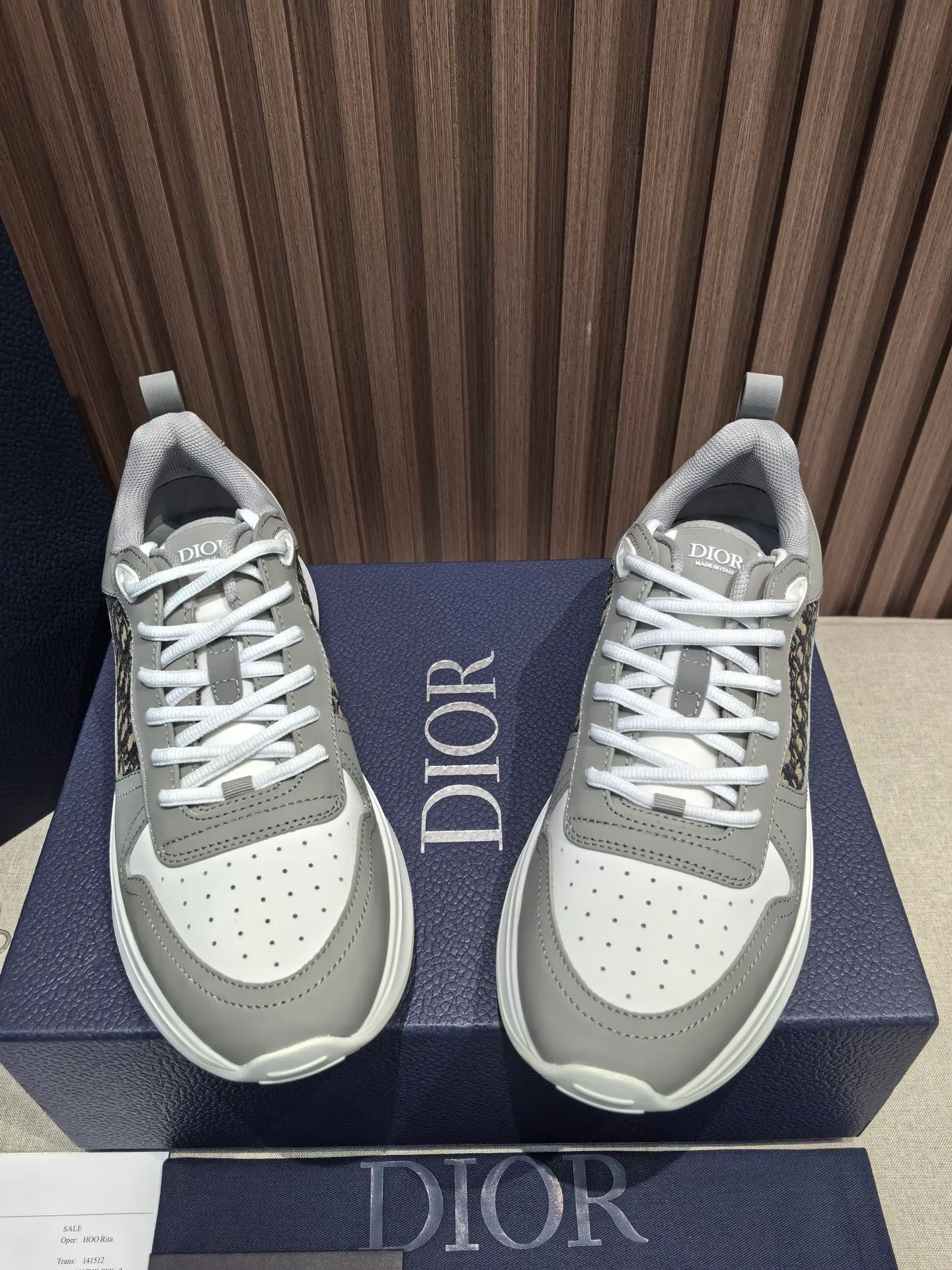 Factory price: 440💰 🔍Top purchasing agent🇮🇹 Dior's super-popular sports shoes, popular for street men, are synchronized with the new product counters. The uppers are made of Italian original imported cowhide and matched with D's customized fabrics. It is a must-have for fashionistas. The complex craftsmanship is perfectly reproduced. Imported soft cowhide foot pads, soles: original soles specially provided by the original factory, exclusive movable molded soles are super comfortable, original factory follow-up goods, 🔍🔍high quality, you can enter and exit the counter at will, welcome to compare, code number 38-45 (46 can be customized and cannot be returned or exchanged)